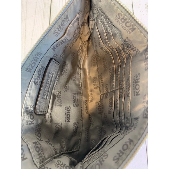 Michael Kors Grey Pebbled Leather Wristlet Clutch Silver MK Logo Medallion - Picture 5 of 7